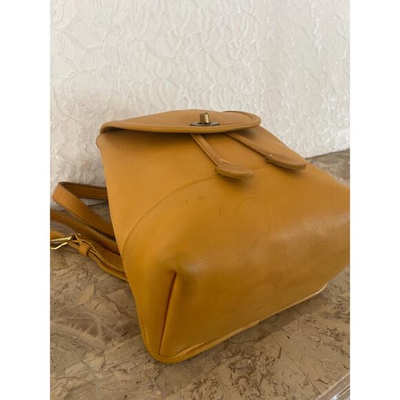 Vintage Coach daypack/backpack mini bag in mustard glovetanned leather 9960 - Picture 7 of 9